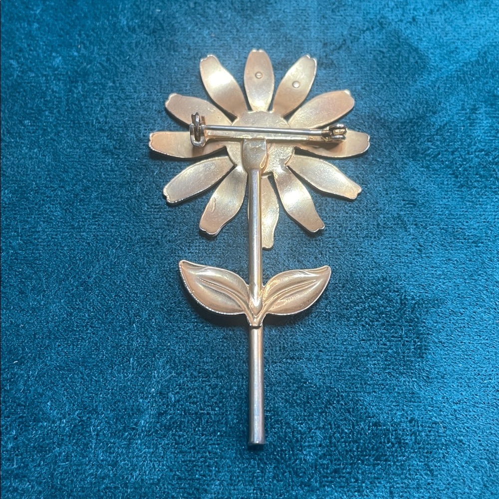 Vintage Enamel White and Yellow Daisy Brooch and Earrings Set - Picture 7 of 9